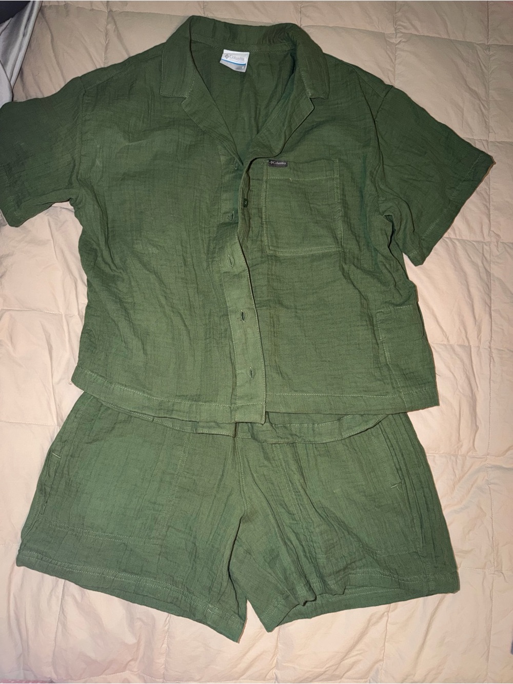 Columbia Olive Green Drawstring Elastic Waist Shorts set